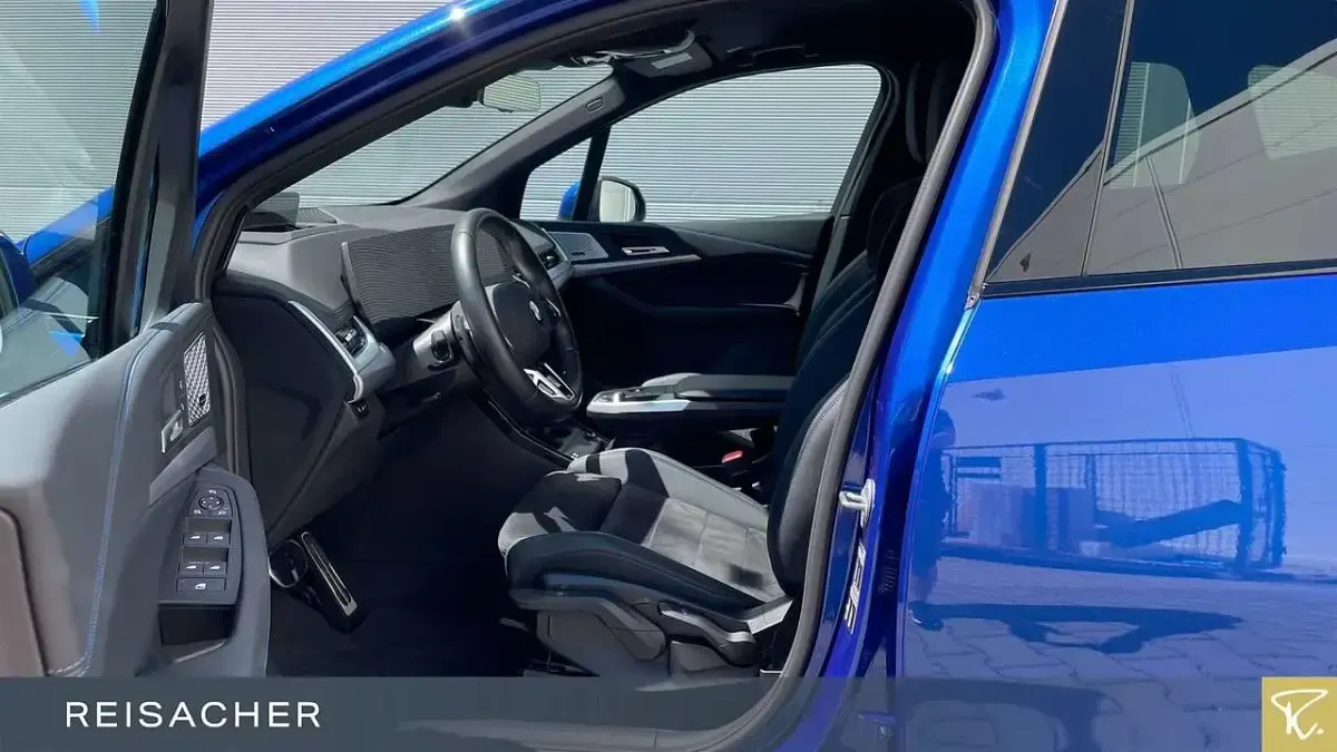 Gebraucht BMW 220 M Sport 163 PS (119 kW) 2025 M portimao blau metallic Van / Kleinbus