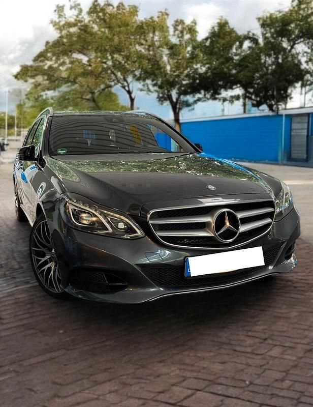 Grau Gebraucht 2013 Mercedes E220 AMG Kombi | 12.200 € (Teuer) - Bild 1/4