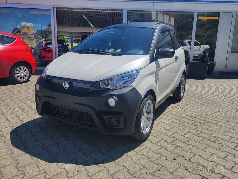 Perlmuttweiß Gebraucht 2023 Aixam Crossline Coupé | 13.500 € - Bild 1/4
