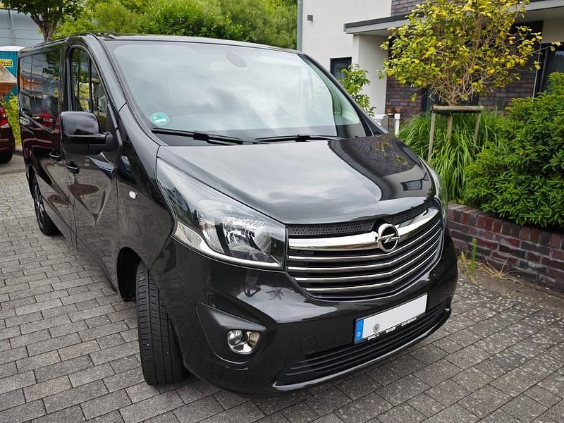 Schwarz Gebraucht 2018 Opel Vivaro Van | 22.500 € - Bild 1/4