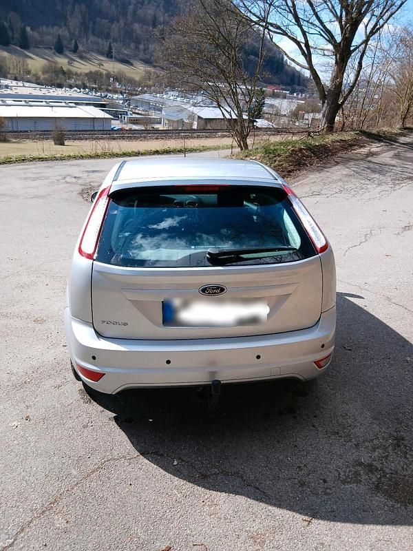 Gebraucht Ford Focus 101 PS (74 kW) 2010 Silber Limousine