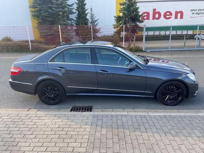 Gebraucht Mercedes E350 Avantgarde 265 PS (194 kW) 2012 Grau Limousine