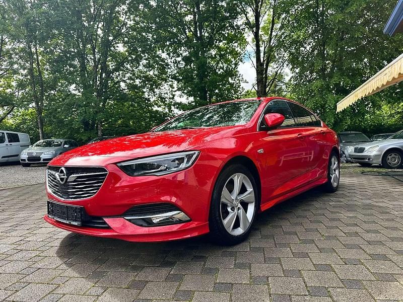 Gebraucht Opel Insignia Dynamic 209 PS (153 kW) 2017 Lava rot Kleinwagen