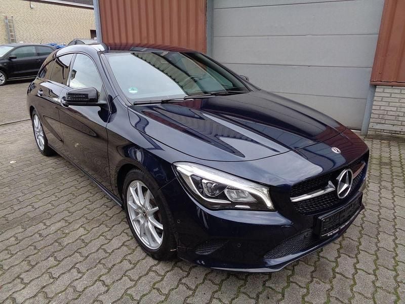 Blau Gebraucht 2019 Mercedes CLA220 Shooting Brake Kombi | 19.990 € - Bild 1/4