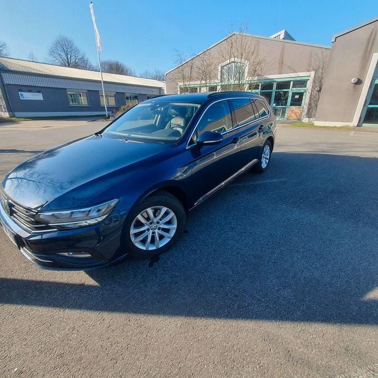 Gebraucht VW Passat Business 150 PS (110 kW) 2019 Blau Kombi