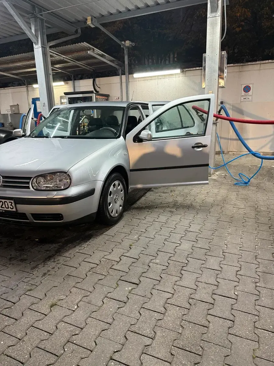 Gebraucht VW Golf IV 100 PS (73 kW) 2003 Silber Kleinwagen