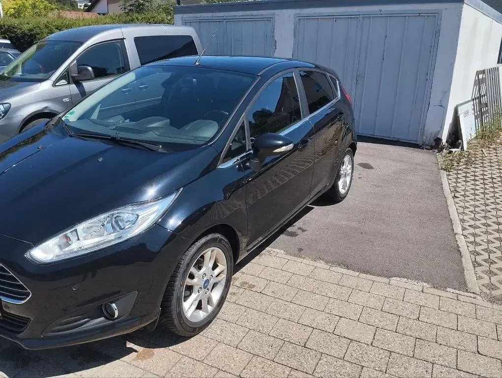 Gebraucht Ford Fiesta Titanium 125 PS (91 kW) 2016 Schwarz Kleinwagen