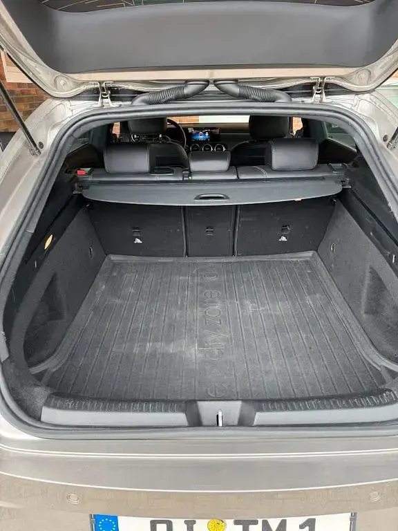Gebraucht Mercedes CLA200 Shooting Brake 150 PS (110 kW) 2019 Grau Kombi