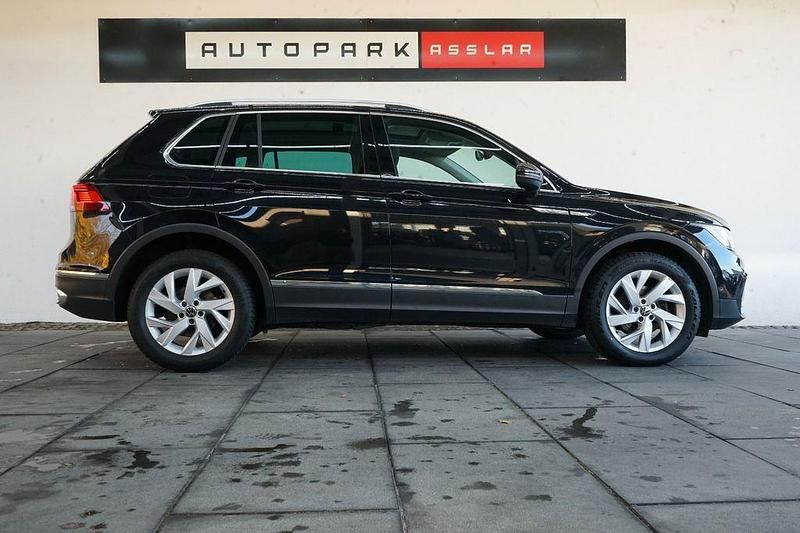 Schwarz Gebraucht 2022 VW Tiguan Elegance SUV | 26.880 € (Guter Preis) - Bild 1/4