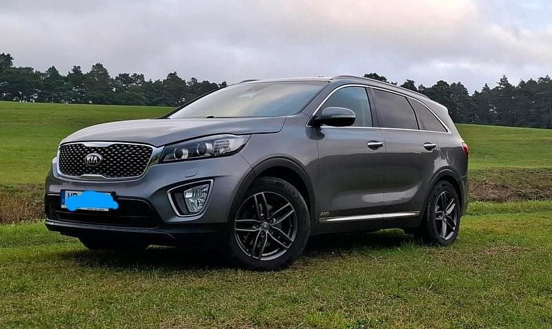 Grau Gebraucht 2016 Kia Sorento SUV | 15.001 € (Guter Preis) - Bild 1/4