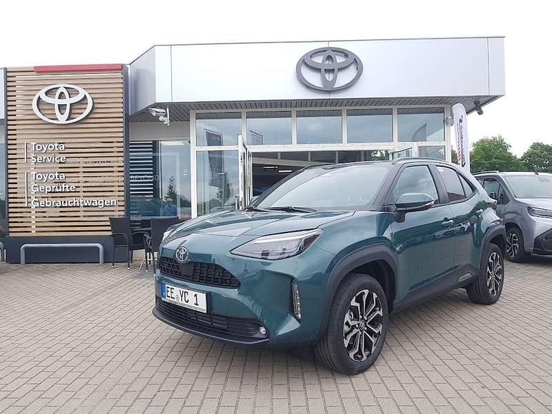 Everest green metallic Neu 2025 Toyota Yaris Cross SUV | 31.490 € (Etwas zu teuer) - Bild 1/4