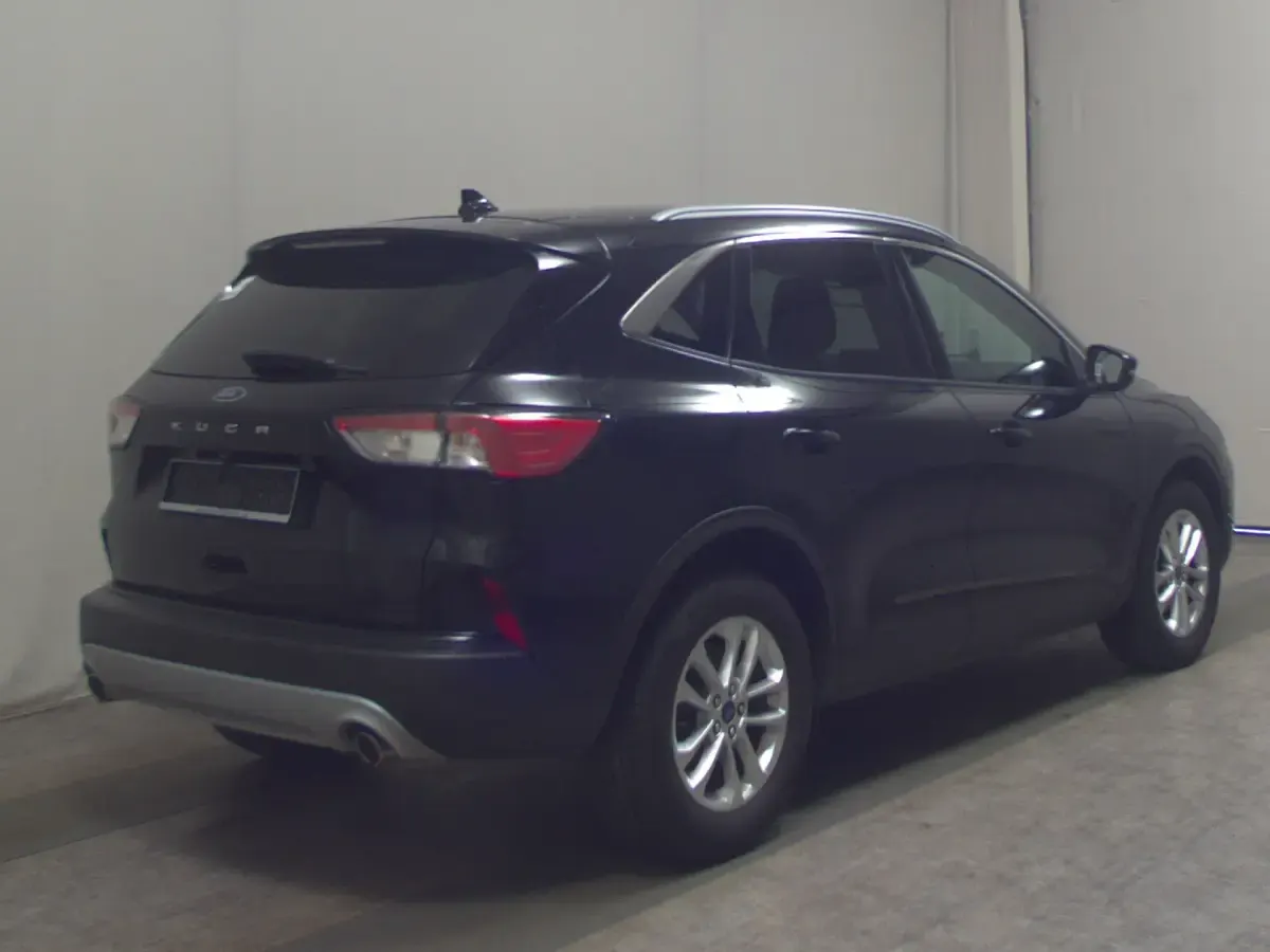 Używany Ford Kuga Titanium 120 KM (88 kW) 2022 Czarny SUV