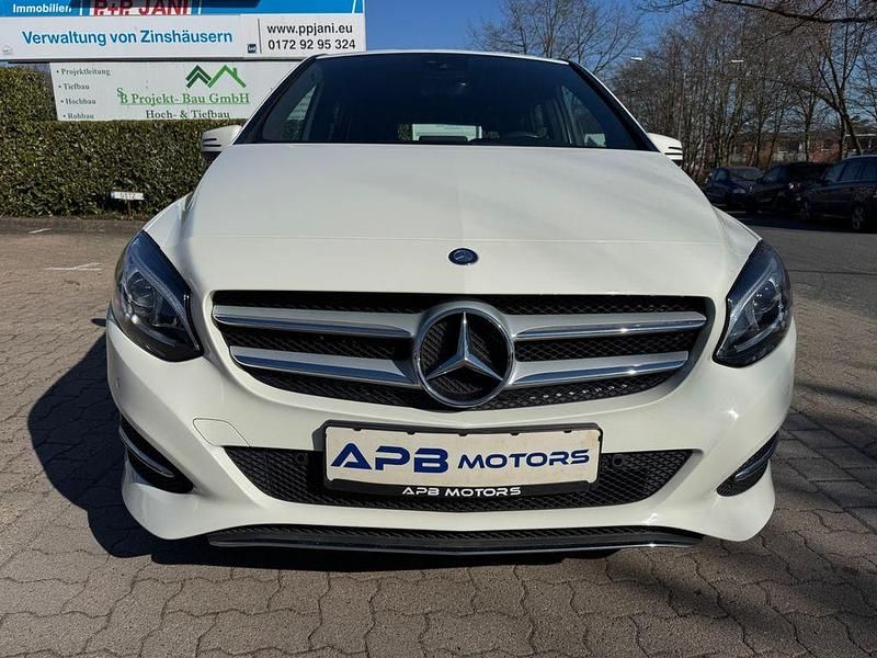 Gebraucht Mercedes B180 122 PS (89 kW) 2016 Weiß Van / Kleinbus