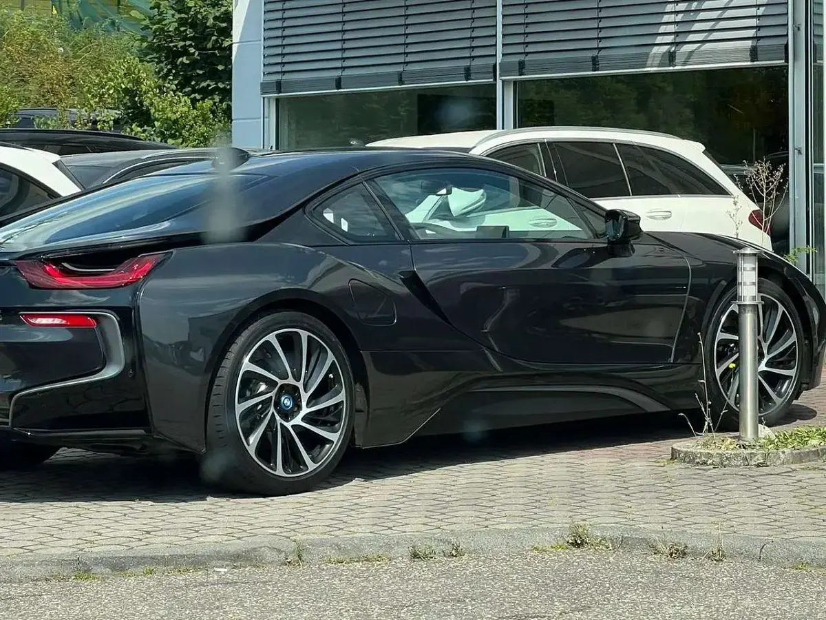 Second-hand BMW i8 362 CP (266 kW) 2018 Negru Coupe