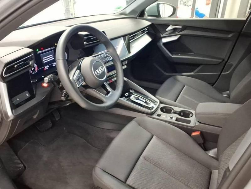 Second-hand Audi A3 Advanced 116 CP (85 kW) 2024 Gri Berlinǎ