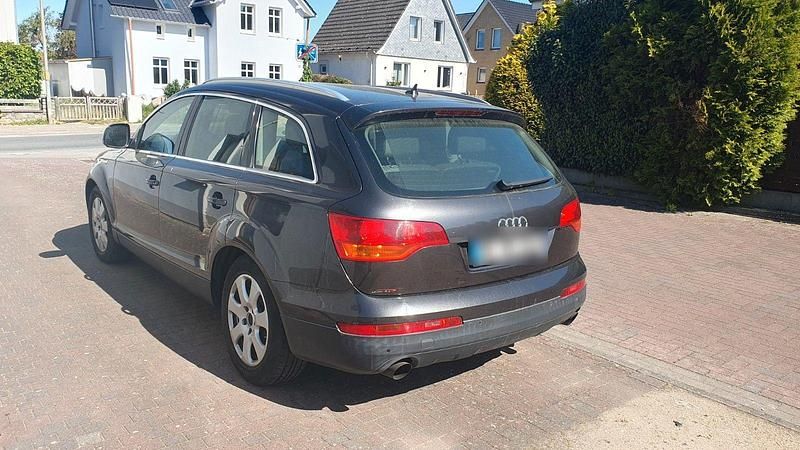 Grau Gebraucht 2008 Audi Q7 SUV | 7.900 € (Superpreis) - Bild 1/4