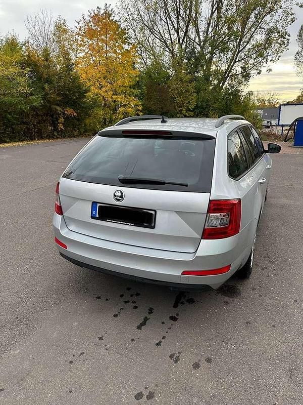 Gebraucht Skoda Octavia Ambition 110 PS (80 kW) 2015 Silber Kombi