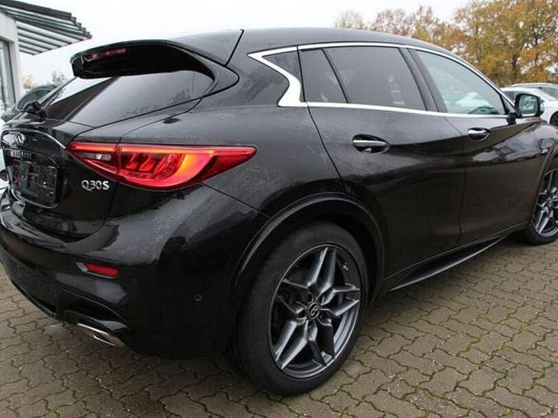Gebraucht Infiniti Q30 Sport Tech 211 PS (155 kW) 2019 Schwarz Limousine