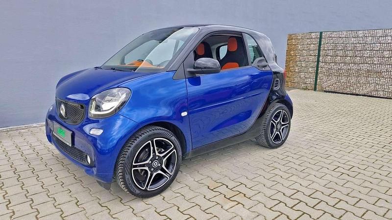 Schwarz / blau Gebraucht 2016 Smart ForTwo Coupé Passion Kleinwagen | 12.890 € (Etwas zu teuer) - Bild 1/4