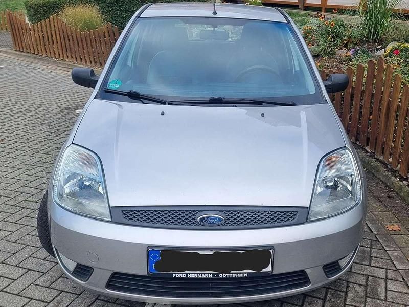 Gebraucht Ford Fiesta 60 PS (44 kW) 2006 Silber Limousine