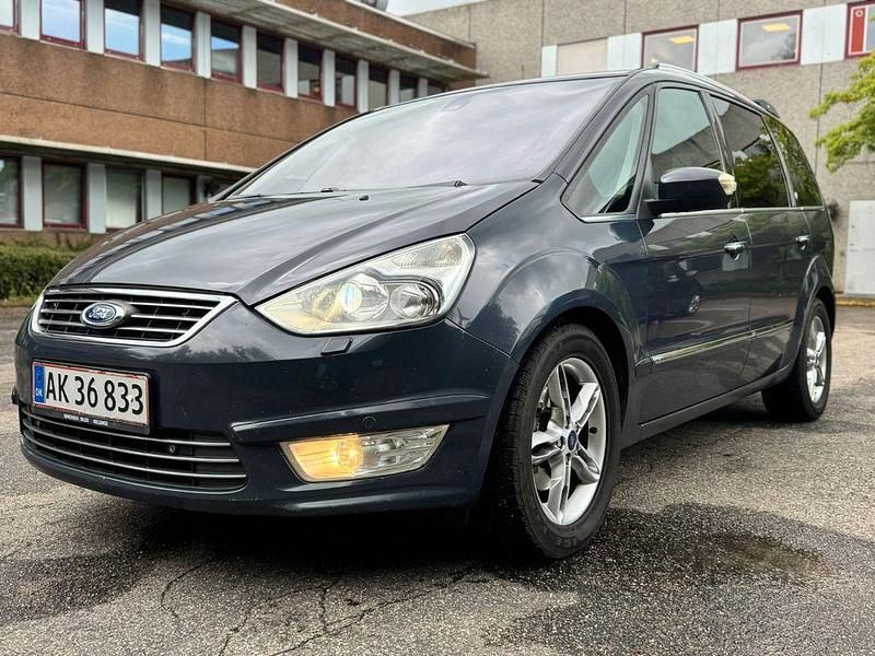 Grau Gebraucht 2010 Ford Galaxy Ghia Van / Kleinbus | 3.800 € (Teuer) - Bild 1/4