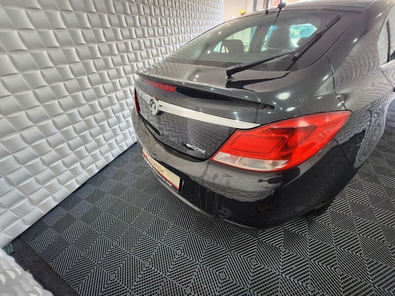 Gebraucht Opel Insignia Selection 160 PS (117 kW) 2011 Schwarz Limousine