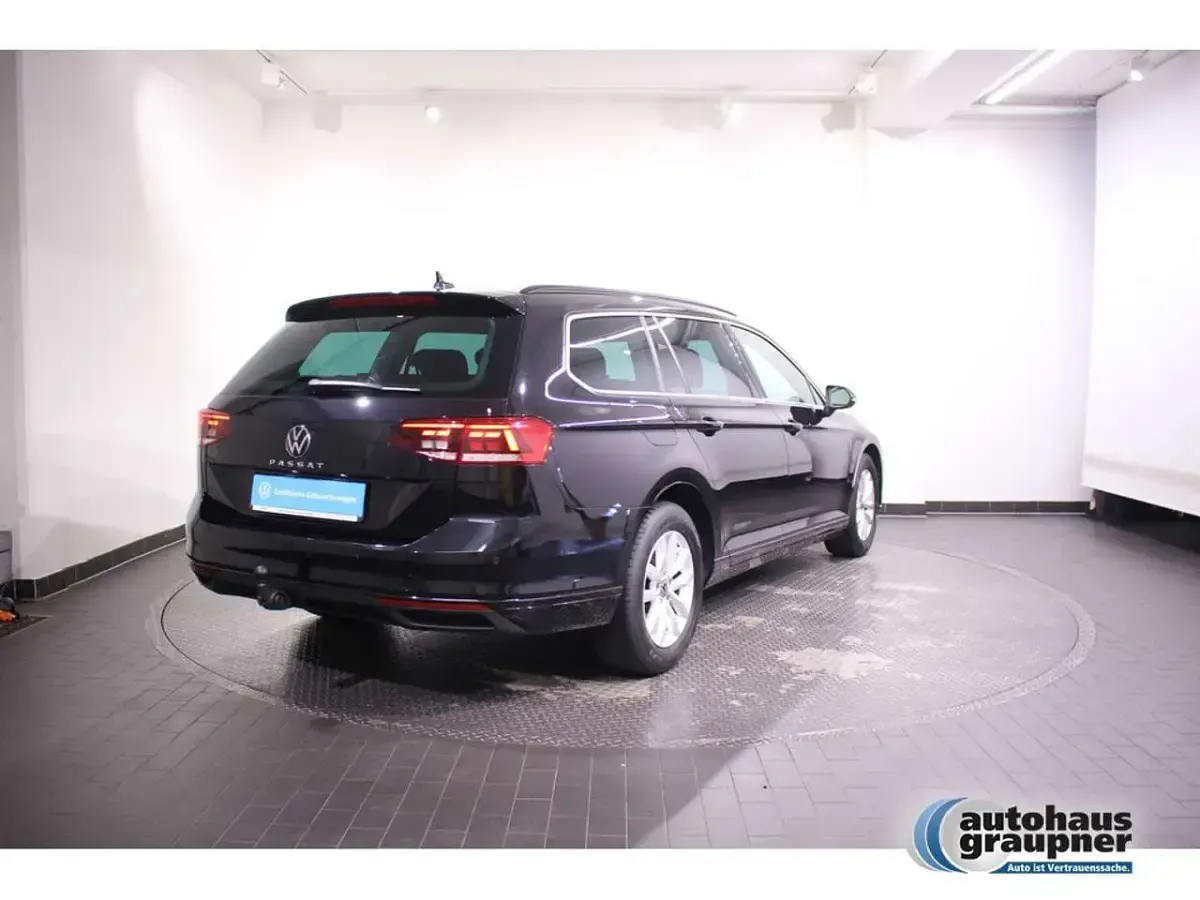 Gebraucht VW Passat Business 150 PS (110 kW) 2021 Schwarz / deep black Kombi