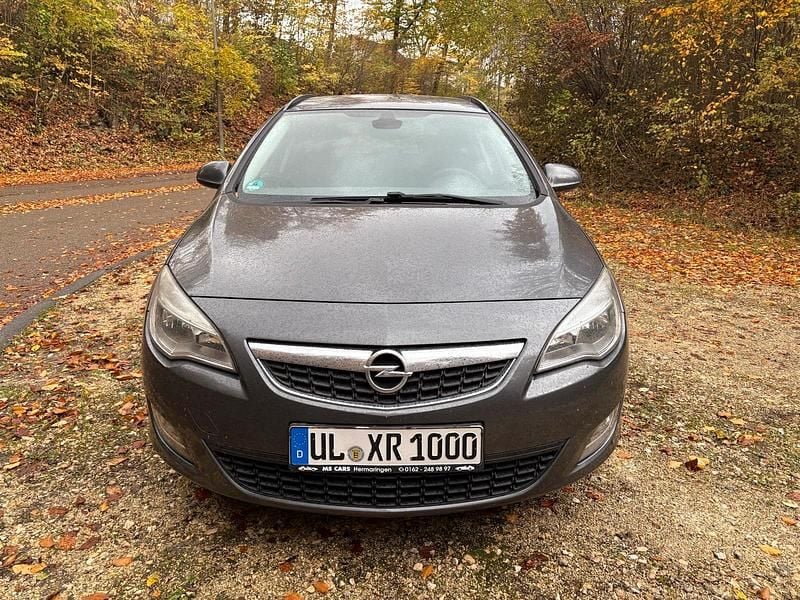 Grau Gebraucht 2011 Opel Astra Kombi | 1.700 € (Superpreis) - Bild 1/4