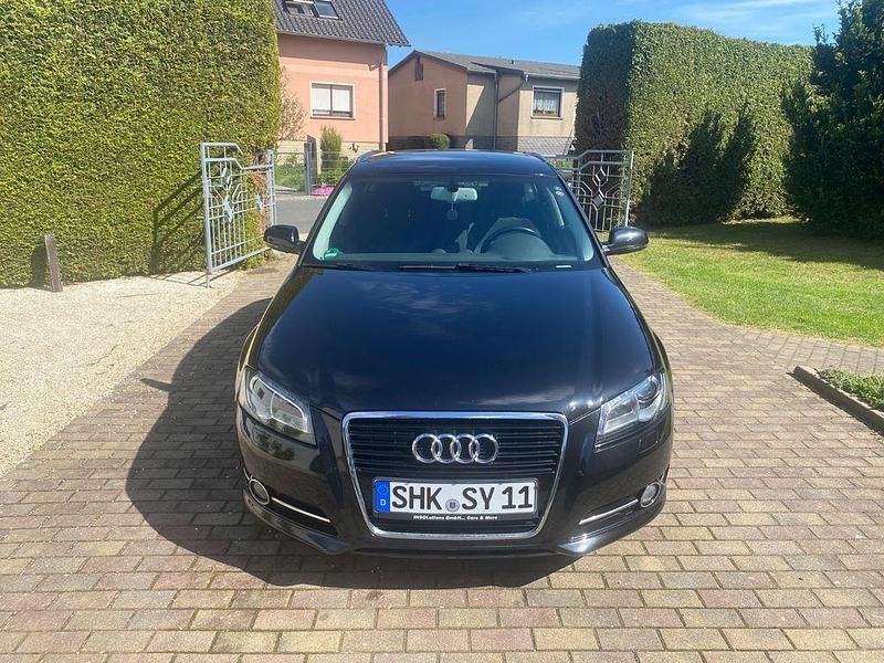 Gebraucht Audi A3 Attraction 125 PS (91 kW) 2011 Schwarz Limousine