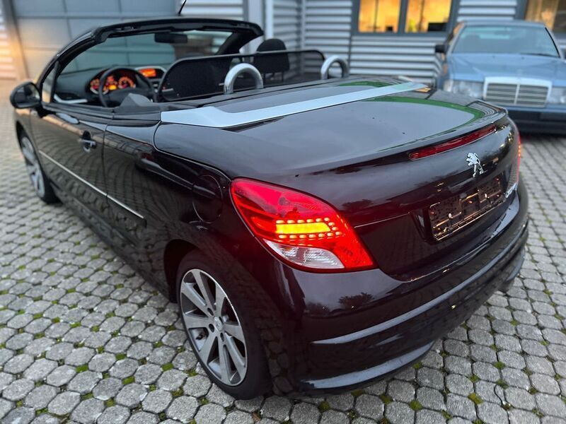 Gebraucht Peugeot 207 CC Active 120 PS (88 kW) 2014 Schwarz Cabrio