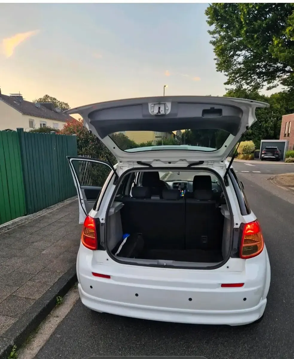 Gebraucht Suzuki SX4 107 PS (78 kW) 2009 Weiß Limousine
