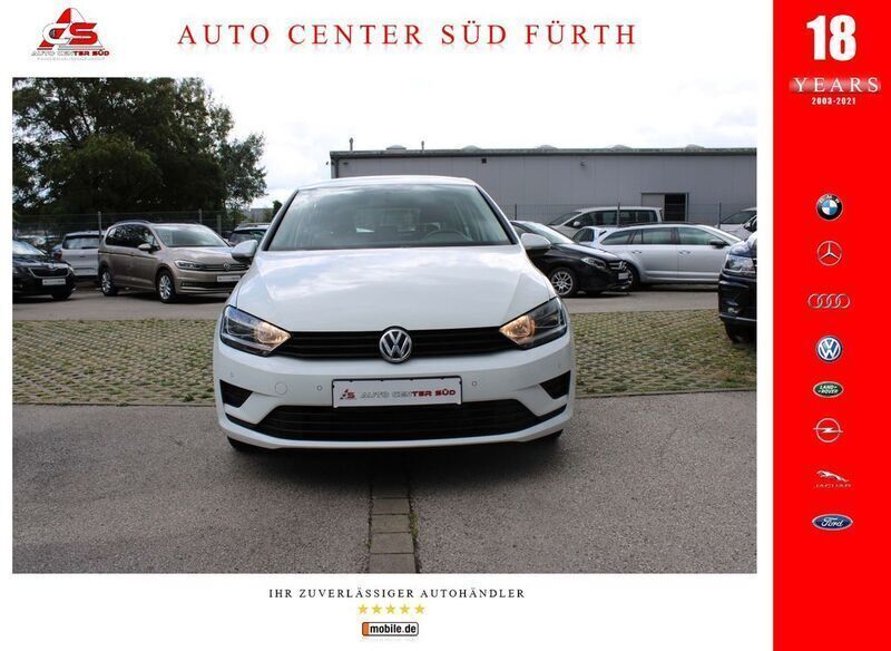 Weiß Gebraucht 2017 VW Golf Sportsvan Trendline Van / Kleinbus | 16.999 € (Teuer) - Bild 1/4