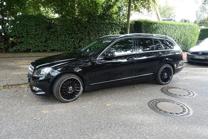 Schwarz Gebraucht 2012 Mercedes C180 Kombi | 10.500 € (Fairer Preis) - Bild 1/4
