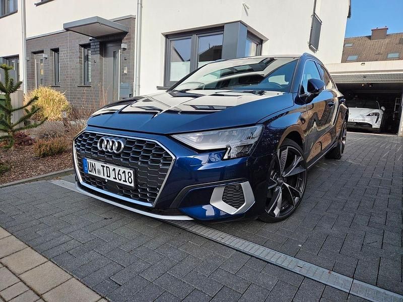 Gebraucht Audi A3 116 PS (85 kW) 2022 Blau Limousine