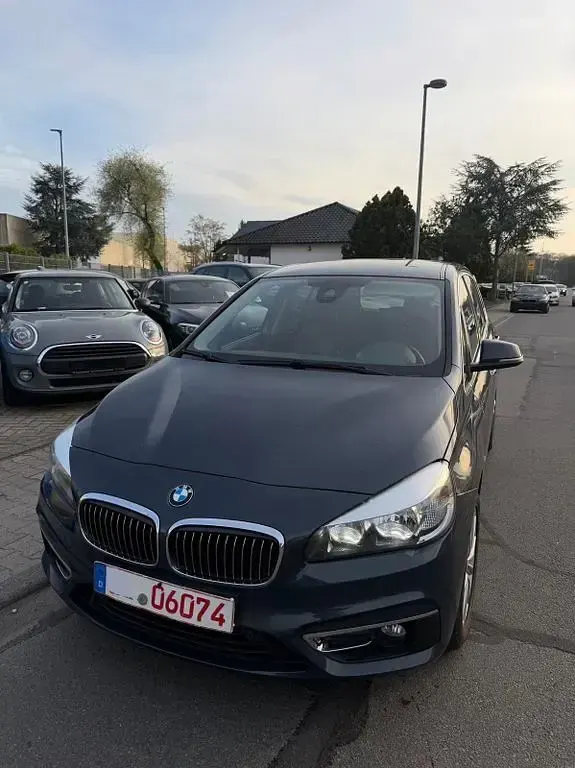 Gebraucht BMW 220 Gran Tourer Luxury Line 192 PS (141 kW) 2016 Grau Van / Kleinbus