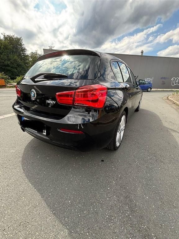 Schwarz Gebraucht 2018 BMW 120 M Sport Kleinwagen | 12.700 € (Superpreis) - Bild 1/4