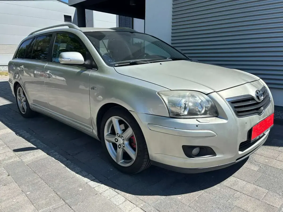 Gebraucht Toyota Avensis Sol 177 PS (130 kW) 2008 Gold Kombi