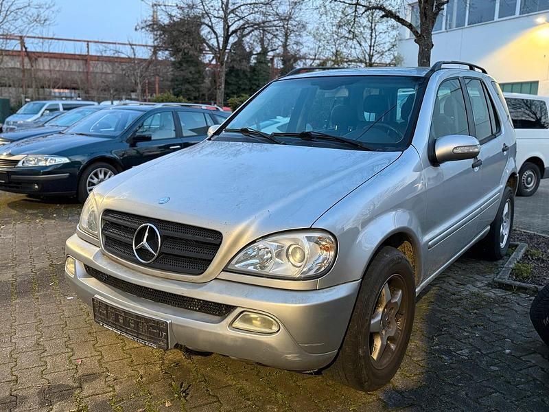 Gebraucht Mercedes ML320 218 PS (160 kW) 2001 Silber SUV