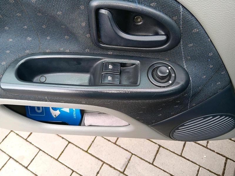 Gebraucht Renault Clio II 75 PS (55 kW) 2002 Grau Kleinwagen