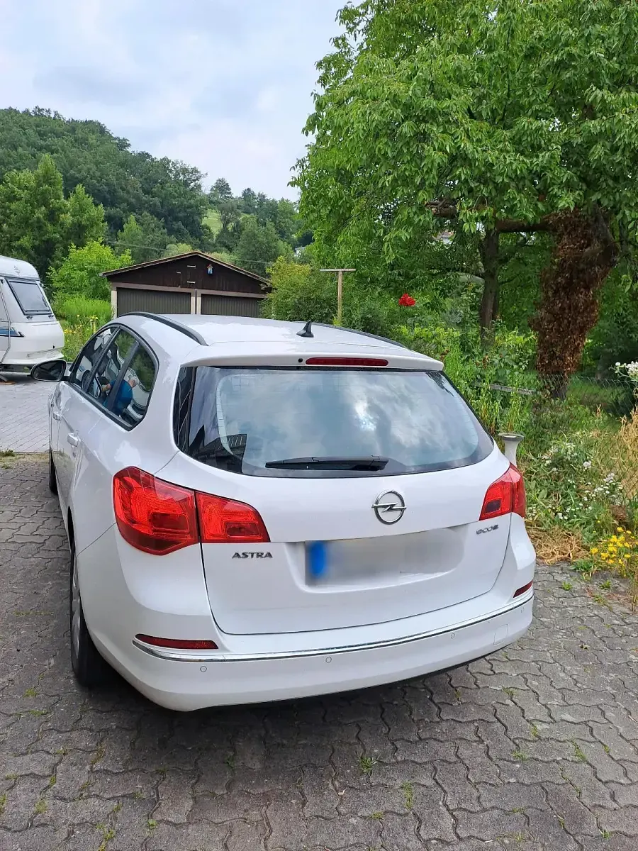 Gebraucht Opel Astra Selection 110 PS (80 kW) 2014 Weiß Kombi