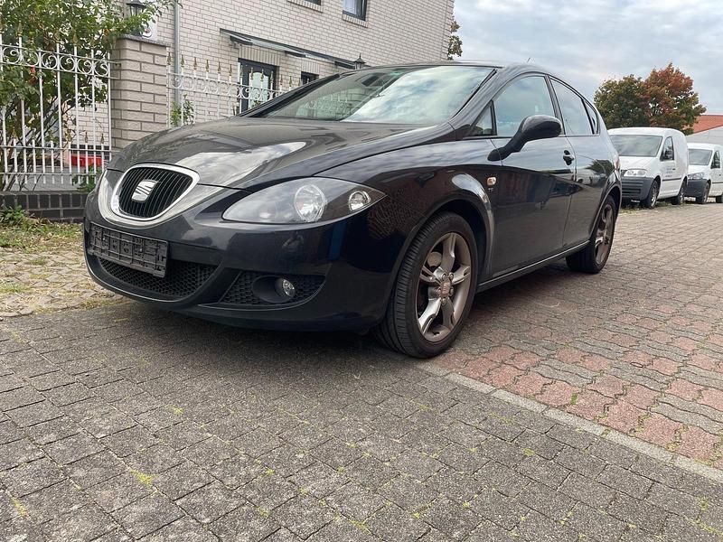 Schwarz Gebraucht 2009 Seat Leon Limousine | 2.300 € (Guter Preis) - Bild 1/4