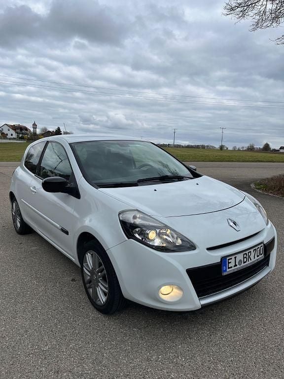 Gebraucht Renault Clio II 75 PS (55 kW) 2011 Weiß Limousine