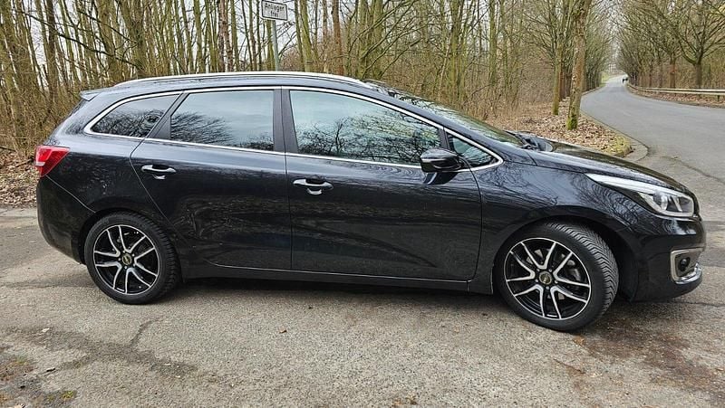 Gebraucht Kia Ceed Sportswagon 135 PS (99 kW) 2016 Schwarz Kombi