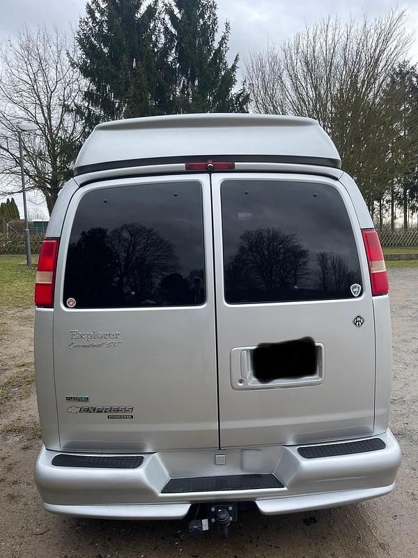 Gebraucht Chevrolet Express SE 305 PS (224 kW) 2011 Silber Van / Kleinbus