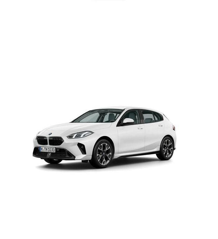 Alpinweiss uni Neu 2025 BMW 120 M Sport Kleinwagen | 32.633 € (Superpreis) - Bild 1/3