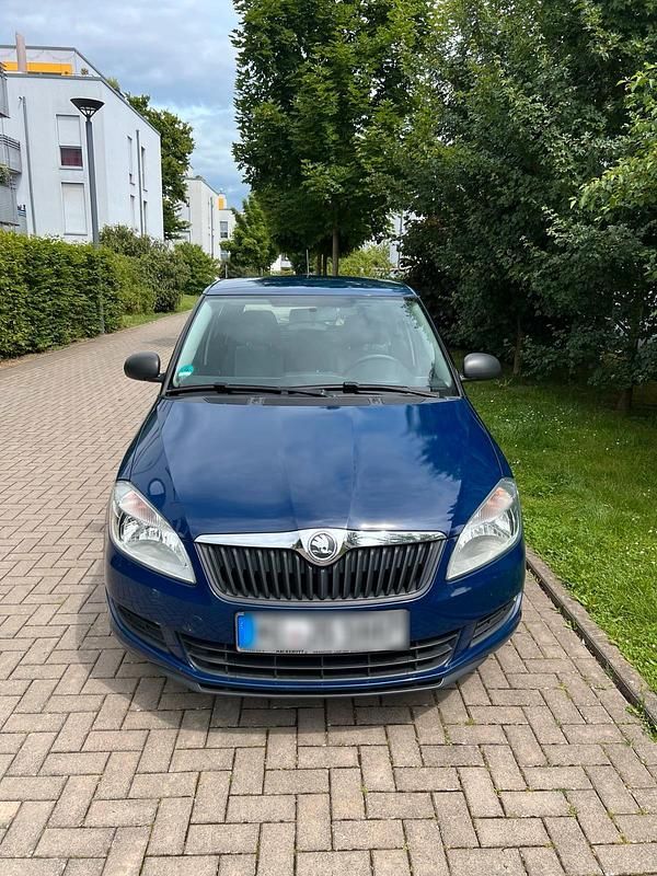 Blau Gebraucht 2013 Skoda Fabia Limousine | 3.900 € (Fairer Preis) - Bild 1/4