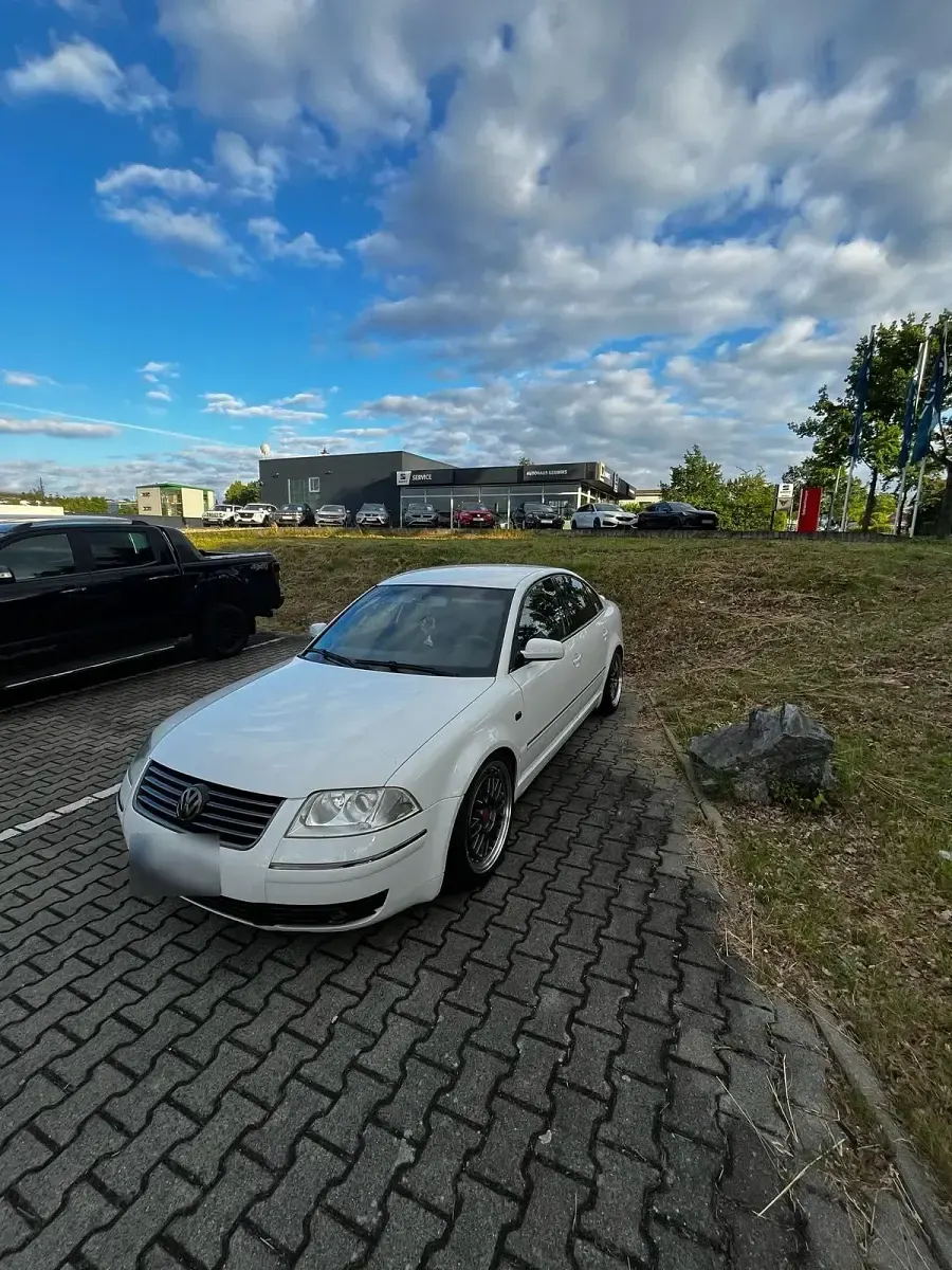 Gebraucht VW Passat 131 PS (96 kW) 2003 Weiß Limousine