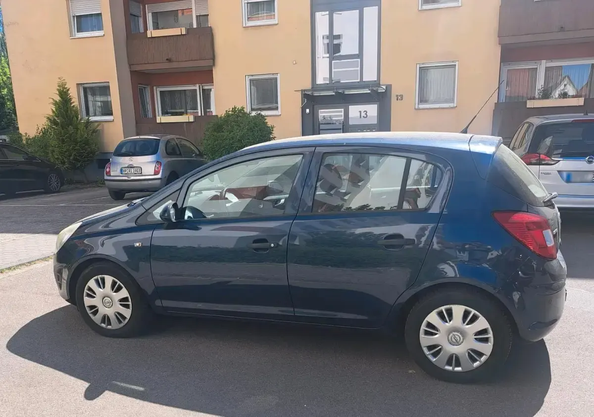 Second-hand Opel Corsa 87 CP (63 kW) 2011 Albastru Hatchback
