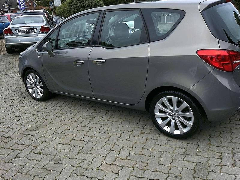 Gebraucht Opel Meriva Innovation 120 PS (88 kW) 2012 Muskatgrau/pepperdust Van / Kleinbus