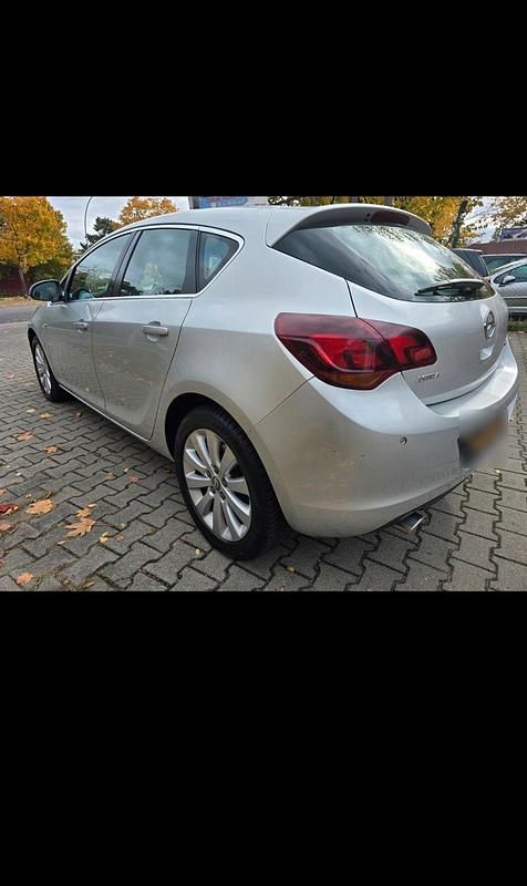 Gebraucht Opel Astra Innovation 179 PS (131 kW) 2010 Silber Kombi